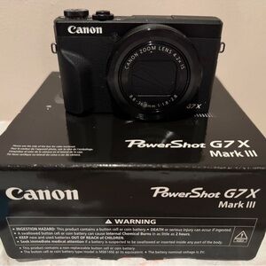 Canon G7 X Mark III in Classic Black